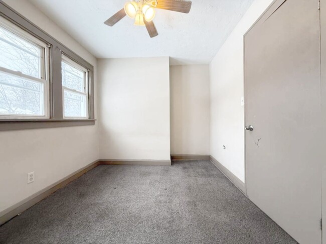 Building Photo - 2 BED, 1 BATH BEAUTIFIL SINGLE-FAMILY HOME IN EUCLID!