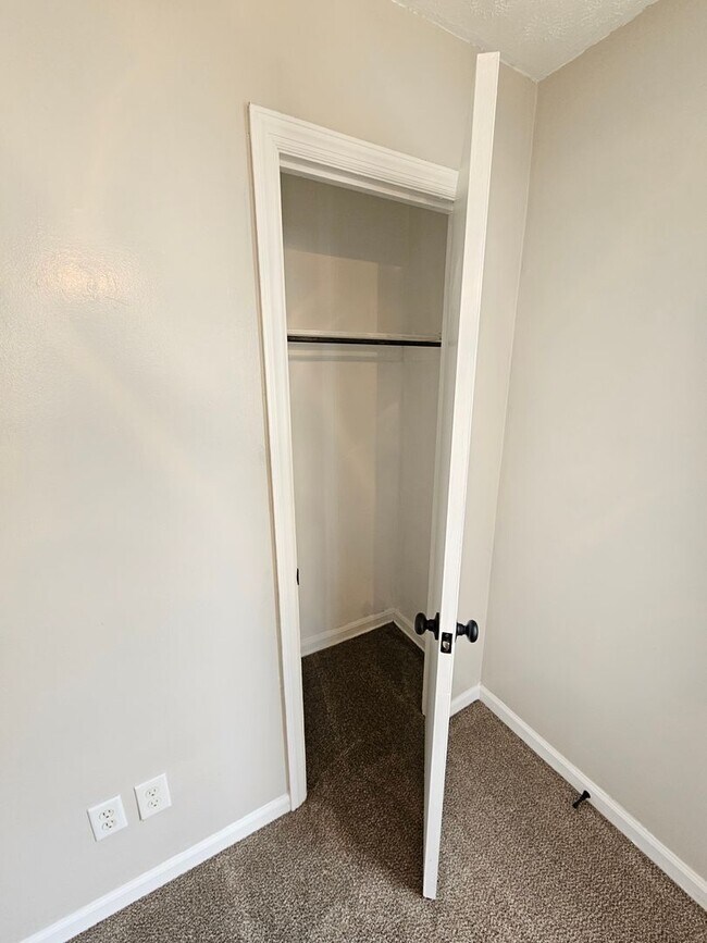 Building Photo - Move-In Ready 3BR/1BA Home w/ 2-Car Garage | Recently Updated