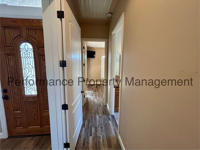 Building Photo - Stunning 4 Bed/ 2 Bath NW Bakersfield Home...