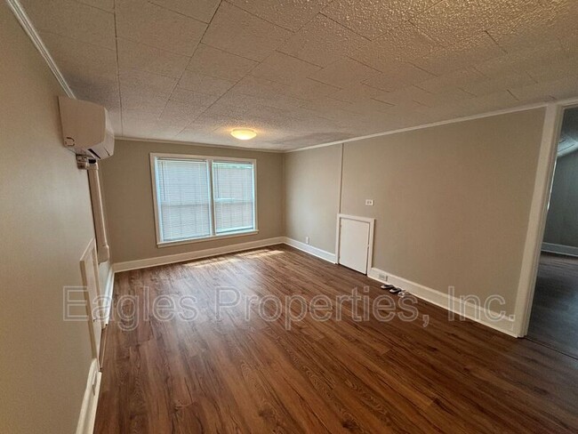 Building Photo - 1307 E Ash St