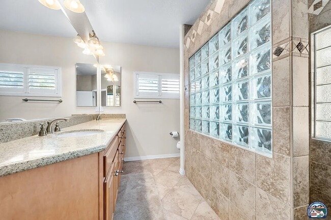 Building Photo - 2751 Sandalwood Dr