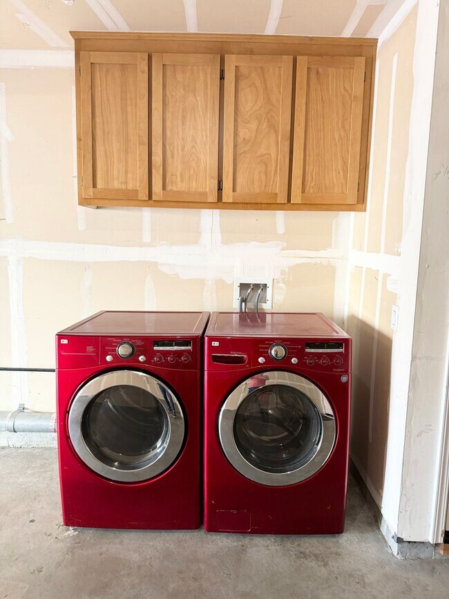 Building Photo - Perfect Shape Downtown Livermore Townhome ...