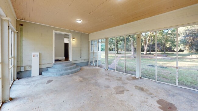 Building Photo - 2 acres in Millbrook w/ large screened in ...