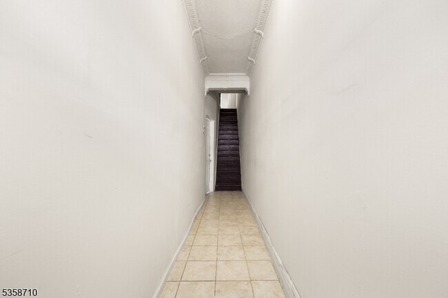 Building Photo - 416 Summer Ave
