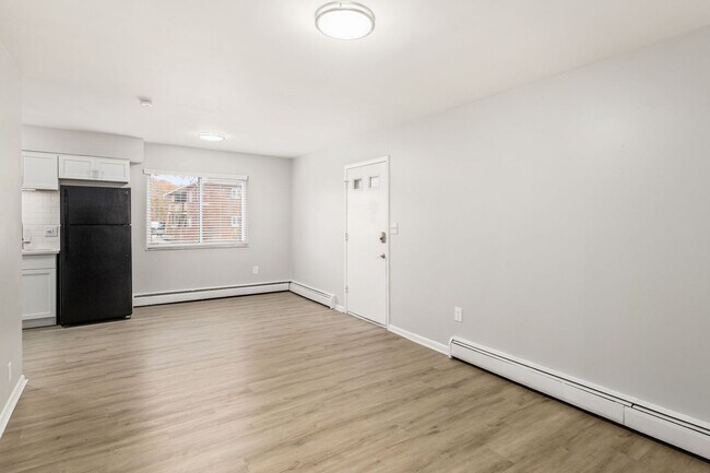 Building Photo - 639 Riverview Dr