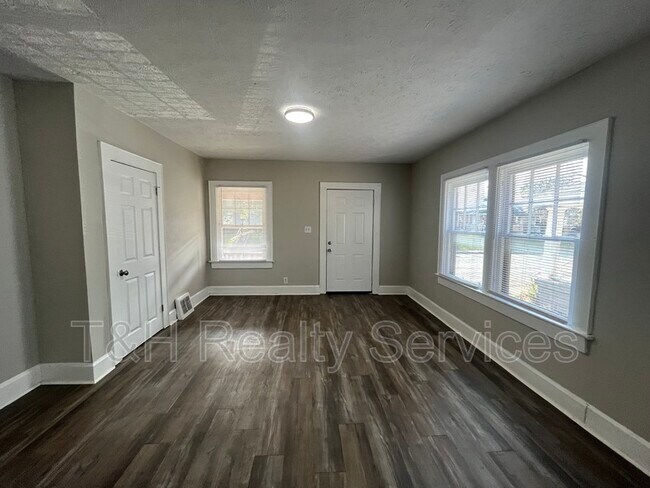 Building Photo - 4926 E New York St