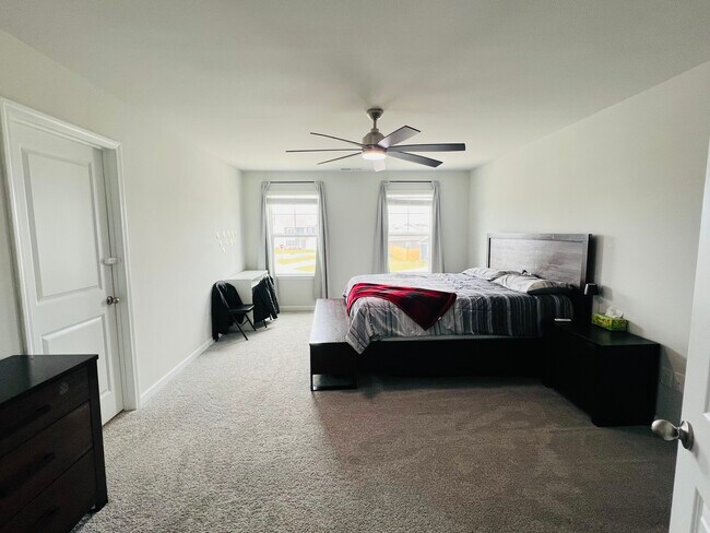 Building Photo - Eagle Creek