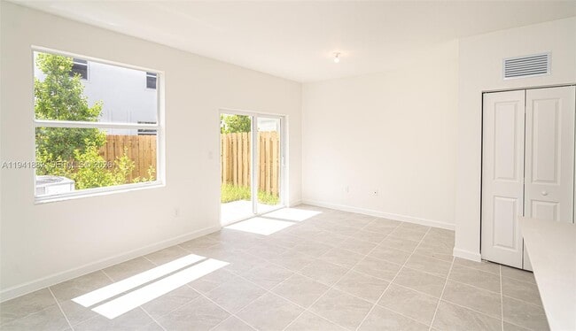 Building Photo - 2646 SE 27th Dr