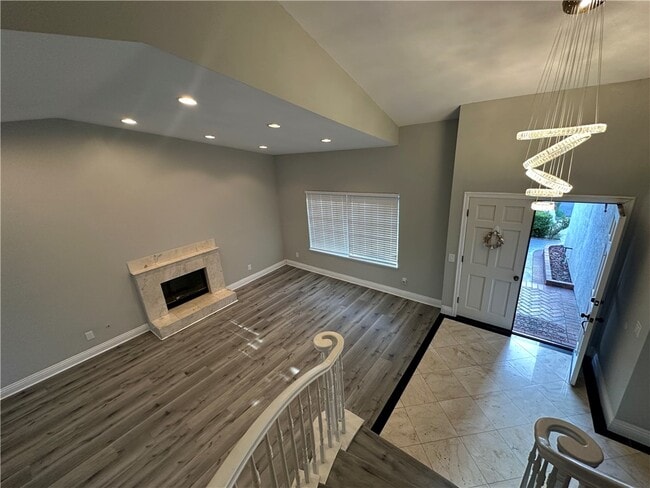 Building Photo - 324 Avenida Esplendor