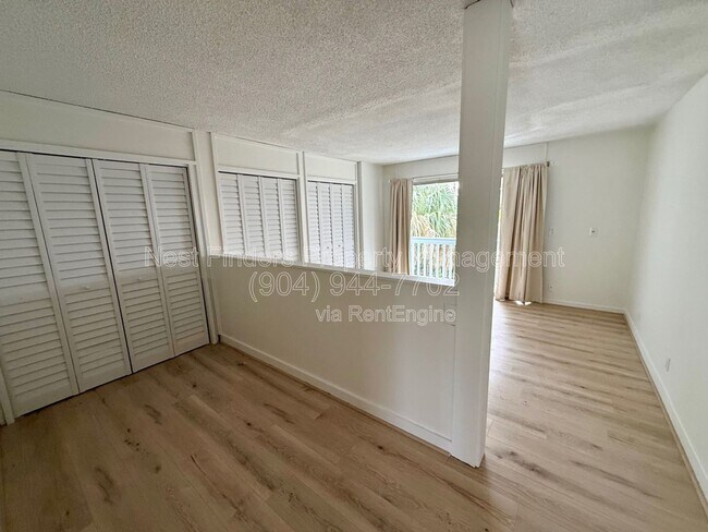 Building Photo - 222 7th St