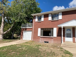 Building Photo - 1319 W Berry Dr