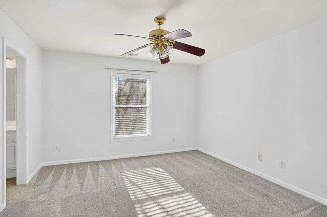 Building Photo - 1200 Cresthaven Ln NW