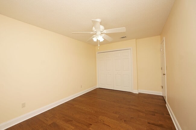 Building Photo - Shalimar Location