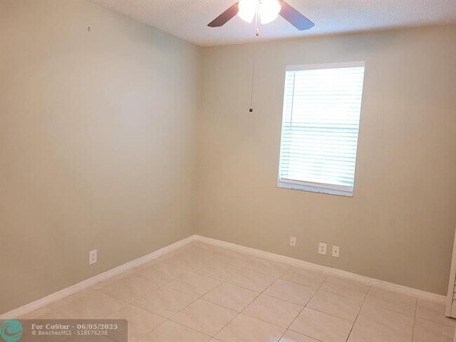 Building Photo - 1412 Barcelona Way