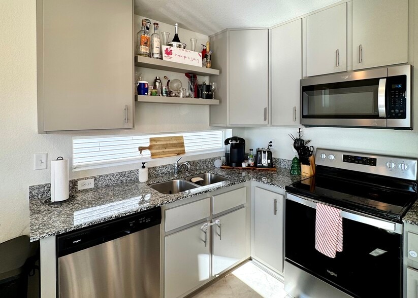 Building Photo - 18261 E 51st Ave