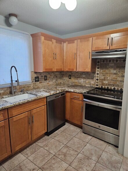 Building Photo - 44 Northbrook Ct