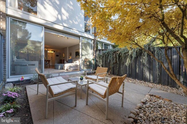 Building Photo - 1378 4th St SW