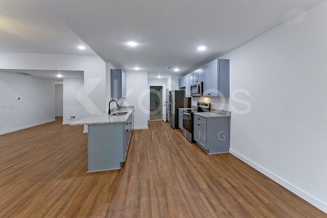 Building Photo - 142 Hughes Dr