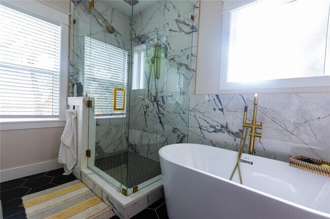 Building Photo - 507 E Paris St