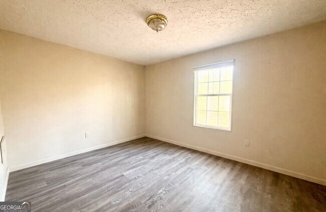 Building Photo - 110 Little River Dr