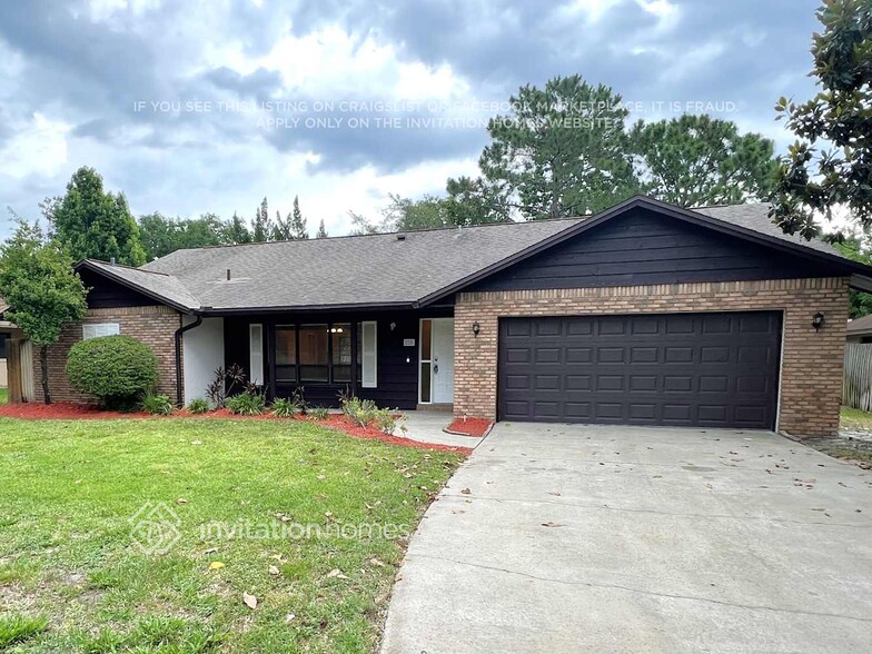 Primary Photo - 128 Trafalgar Pl