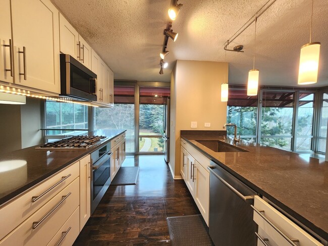 Building Photo - 9655 Woods Dr