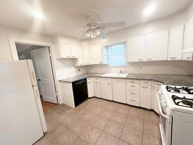 Building Photo - 4605 N Hammond Ave