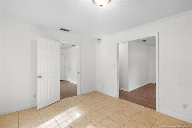 Building Photo - 161 Summerhill Rd