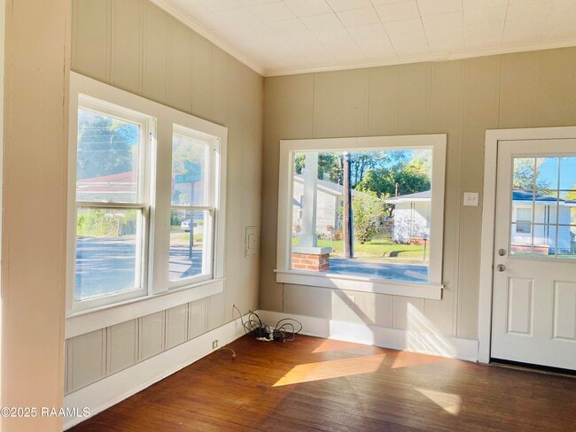 Building Photo - 137 S St Antoine St