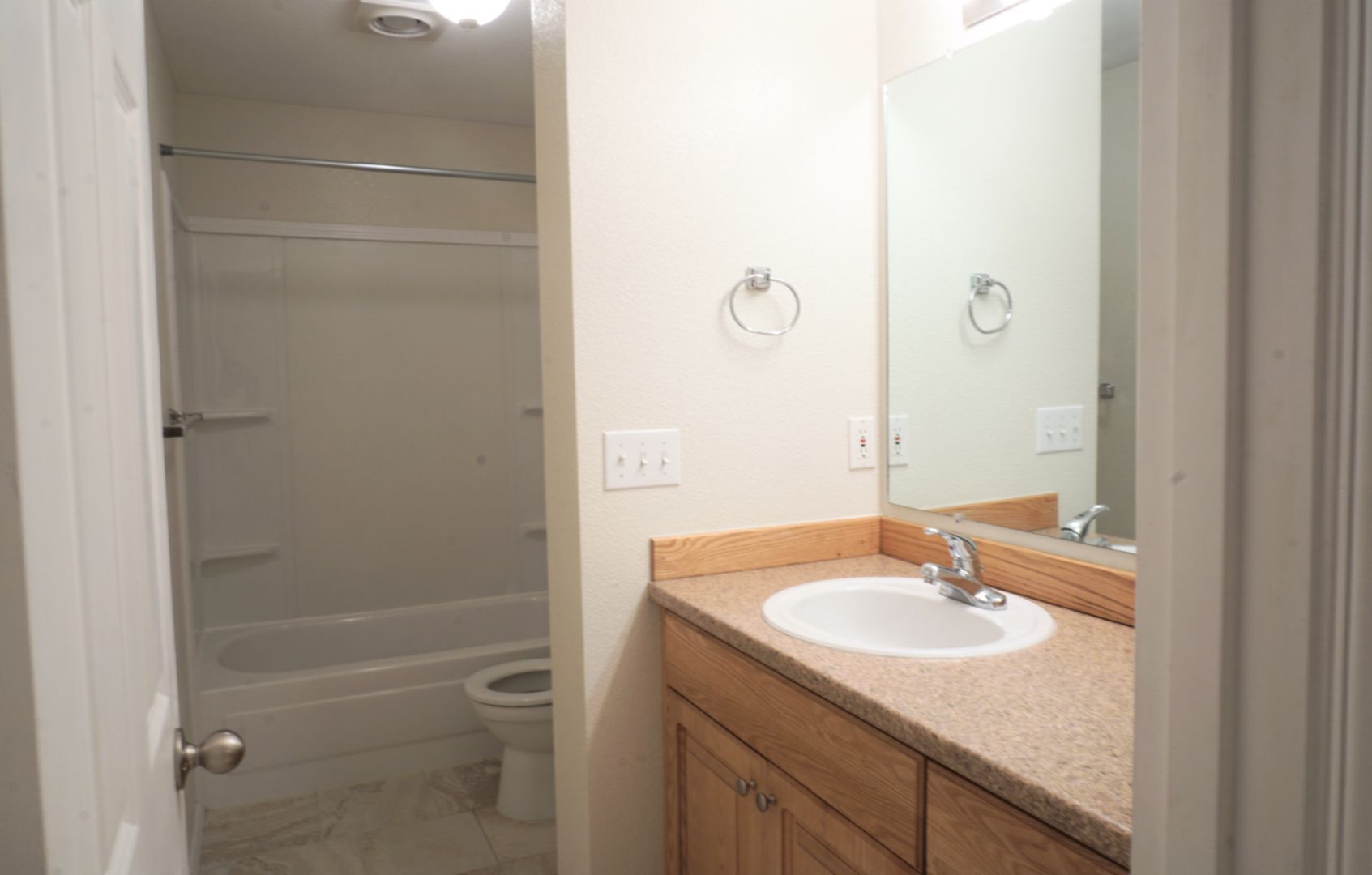Building Photo - 15433 Country Club Dr