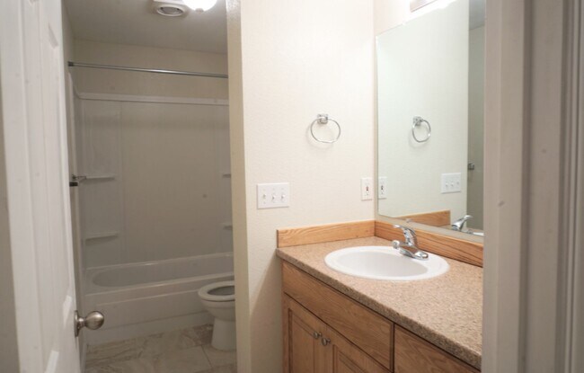 Building Photo - 15433 Country Club Dr