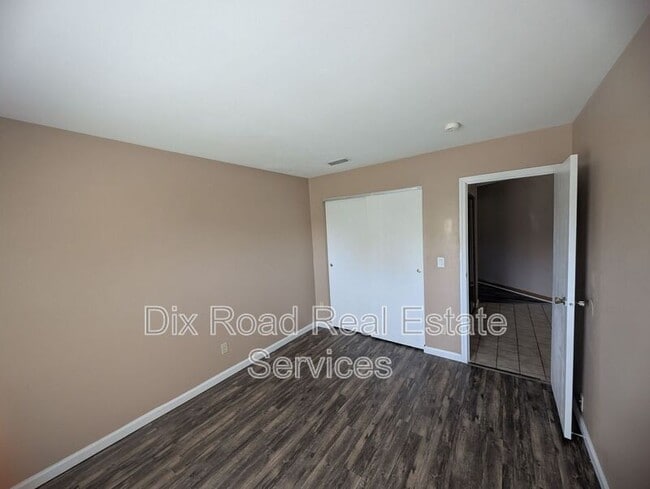 Building Photo - 8881 Davidgate Dr