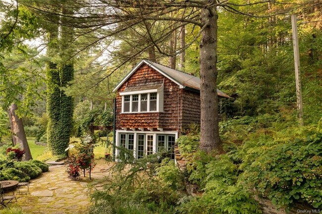 Building Photo - 759 Hartwood Rd