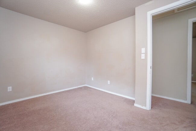 Building Photo - 2208 S Owyhee St