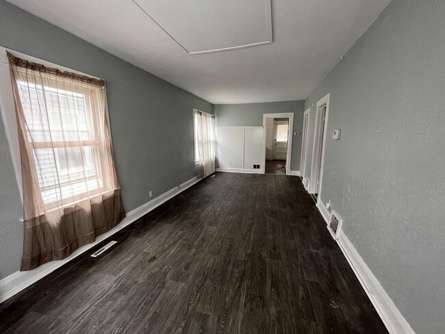 Building Photo - 1942 Barrows St