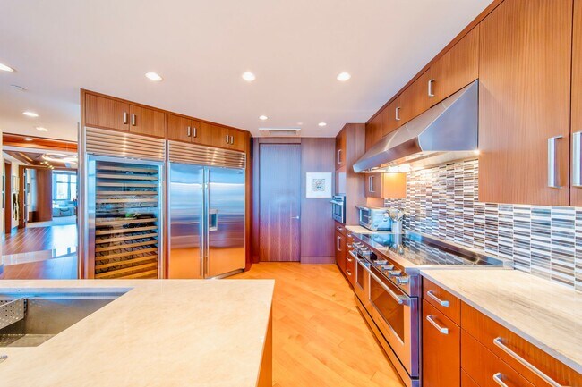 Building Photo - 2Bd/2.5Ba Seattle  Penthouse