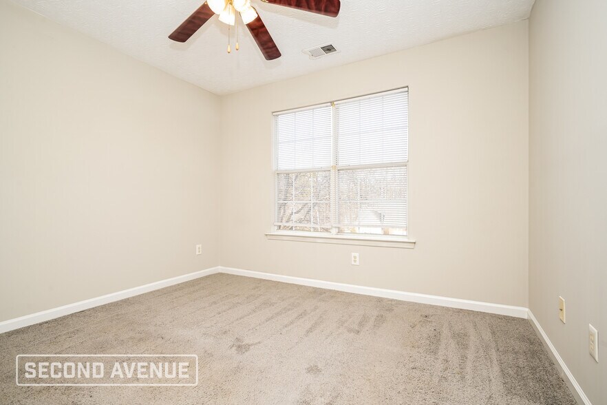 Building Photo - 75 Lark Rd