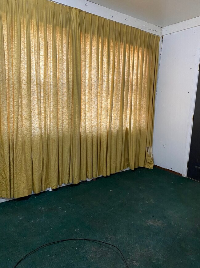 Building Photo - 127 Selye Terrace