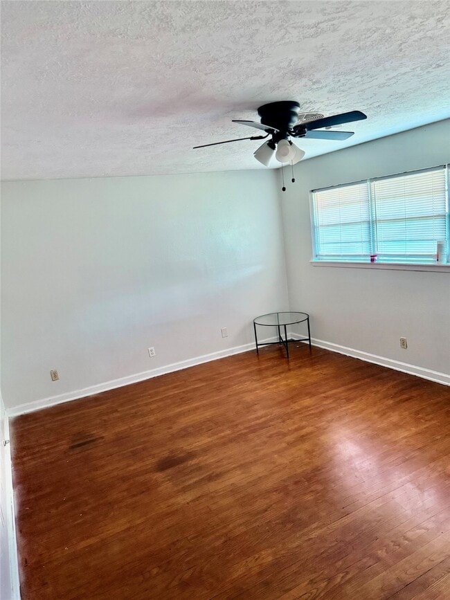 Building Photo - 1908 Peachwood Dr