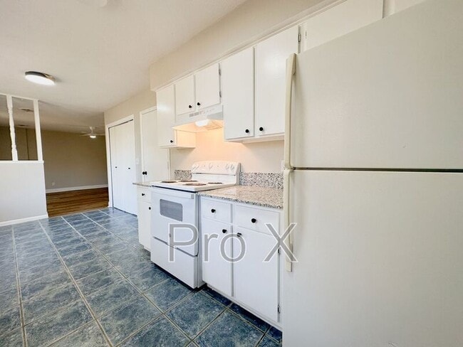 Building Photo - 2216 S Clover Dr