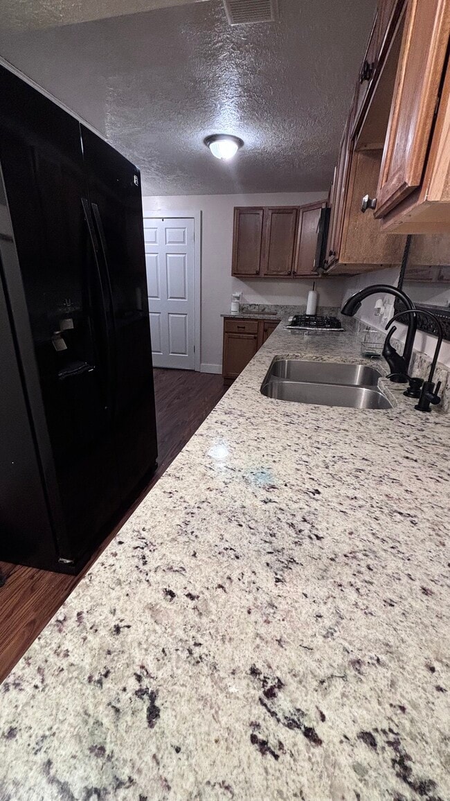 Building Photo - 1238 Newport Ln