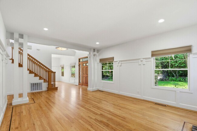 Building Photo - Gorgeous 5-Bedroom Los Gatos Home