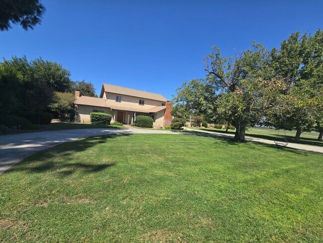 Primary Photo - 4 Br 3 Ba + Flex w/ Fireplace