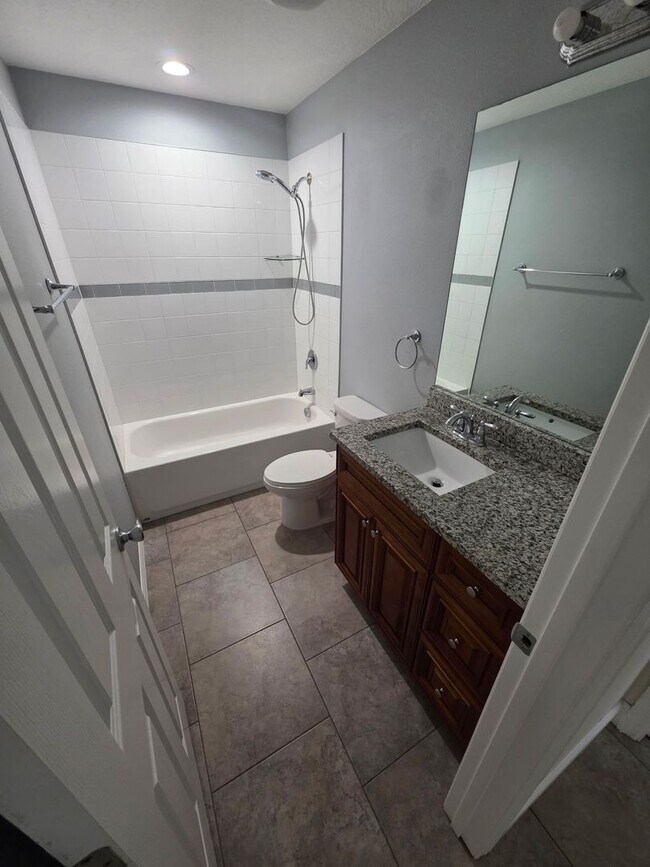 Building Photo - Beautiful Home near Busch Gardens!