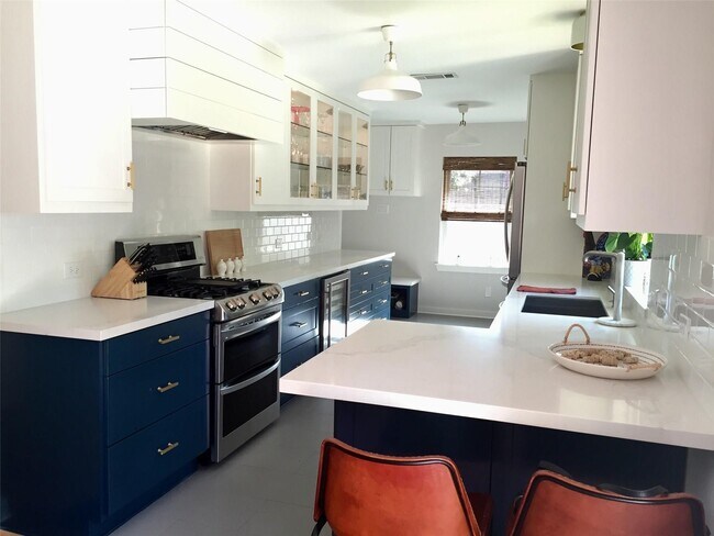 Building Photo - 5546 Pagewood Ln