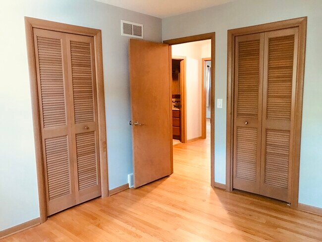 Building Photo - 724 Burning Tree Ln