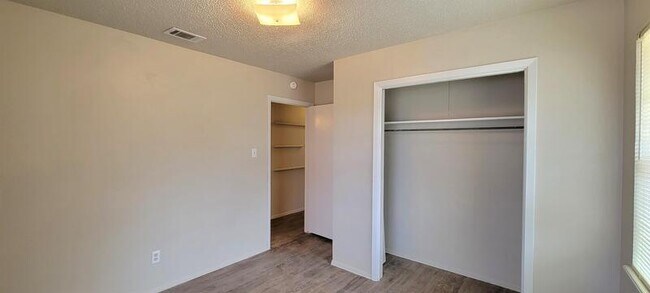 Building Photo - 218 Dodson St