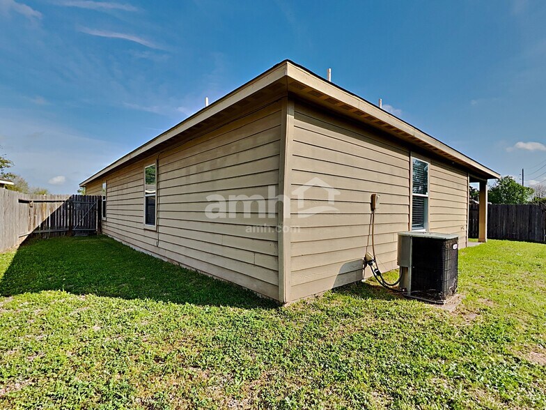 Building Photo - 28902 Llano River Loop