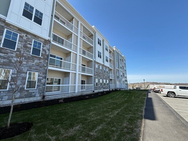 Building Photo - 6 Stratton Dr