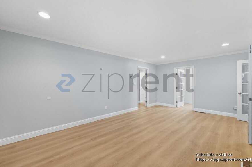 Building Photo - 863 Kolln St